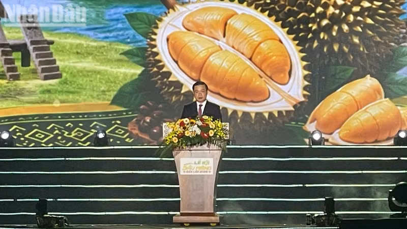 El presidente del Comité Popular de Dak Lak, Do Huu Huy, habla en la cita.
