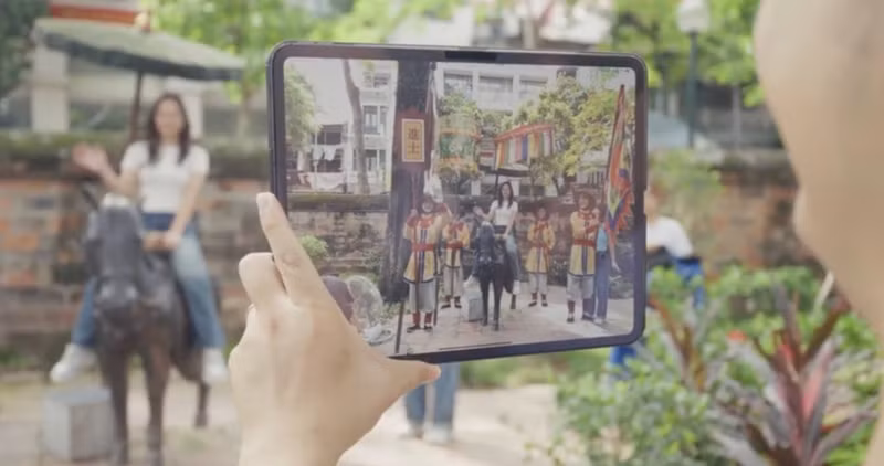 “Vietnam Dieu Su”, el producto hecho en Vietnam aplica la realidad aumentada combinada con inteligencia artificial para recrear escenas históricas dentro del espacio real del sitio patrimonial. (Foto: VNA)
