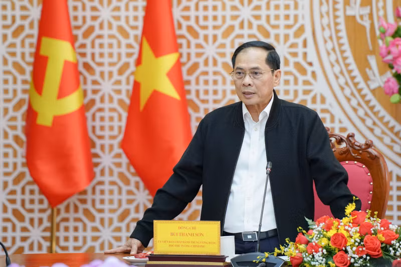 El viceprimer ministro Bui Thanh Son habla en el evento. (Foto: lamdong.gov.vn)