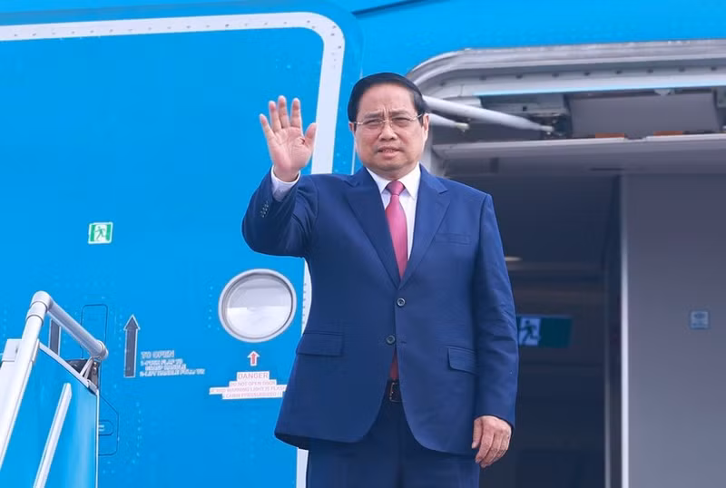 El primer ministro de Vietnam, Pham Minh Chinh, parte de Hanói rumbo a Vientián. (Foto: VNA)