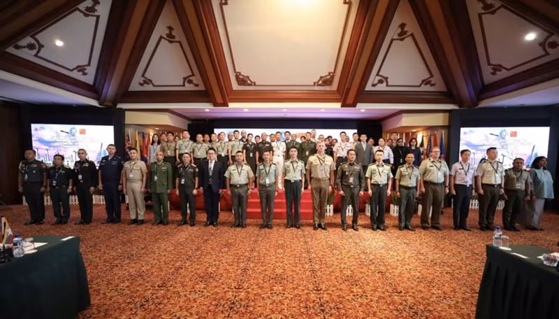 Participantes en la reunión. (Foto: qdnd.vn)