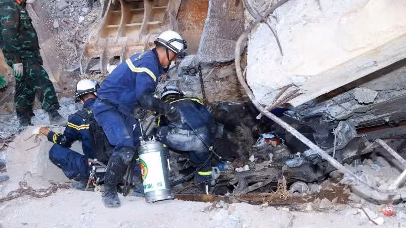Los equipos realizan labores de limpieza en las zonas de búsqueda y rescate.