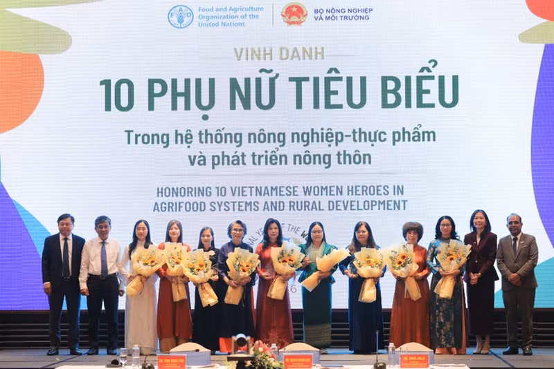 Mujeres vietnamitas homenajeadas por la FAO en la ceremonia. (Foto: nongthonviet.vn)
