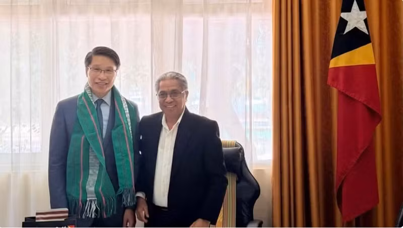 El embajador de Vietnam en Timor Oriental, Pham Binh Dam, y el ministro de Agricultura, Ganadería, Pesca y Silvicultura de Timor Oriental, Marcos da Cruz. (Fuente: Embajada de Vietnam en Timor Oriental)
