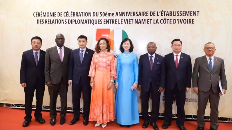 Acto por el 50º aniversario de las relaciones diplomáticas entre Vietnam y Costa de Marfil, celebrado en el país africano. (Foto: Embajada de Vietnam en Marruecos, concurrente en Costa de Marfil).