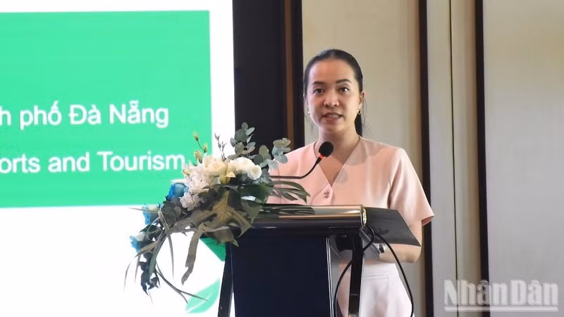 Nguyen Thi Hoai An, vicedirectora del Servicio de Cultura, Deportes y Turismo de Da Nang, habla en la cita.
