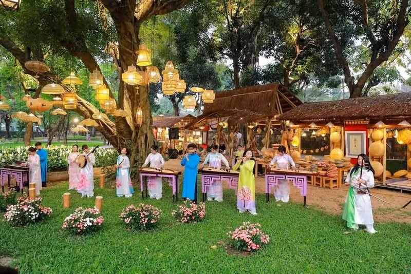 Una actividad artística en el Centro de Actividades Culturales y Científicas del Templo de la Literatura Van Mieu-Quoc Tu Giam. (Foto: VNA)