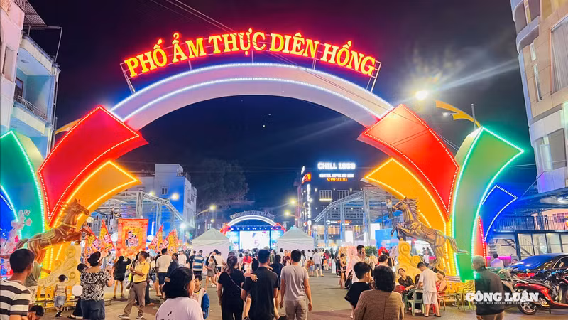 La calle gastronómica Dien Hong (Foto: congluan.vn)