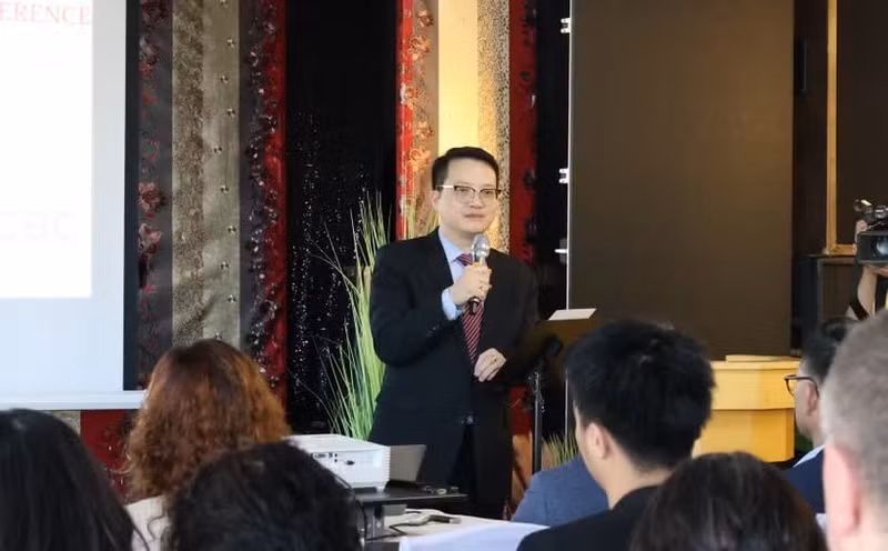 Dang Hoang Linh, ministro consejero de la Embajada de Vietnam en Alemania, interviene en la cita (Foto: VNA)