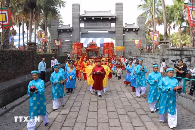 Ceremonia de ofrenda de pasteles Tet al Ancestro Nacional Hung Vuong en el Templo Superior, Área Conmemorativa de Hung Vuong, Ciudad Ho Chi Minh. Foto: VNA