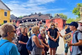 Turistas extranjeros en la ciudad de Da Nang (Foto: Nhan Dan)