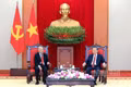 El secretario general del Partido Comunista y presidente de Vietnam, To Lam, recibe al coordinador nacional del Partido del Trabajo de México, Alberto Anaya Gutiérrez. (Foto: Nhan Dan)